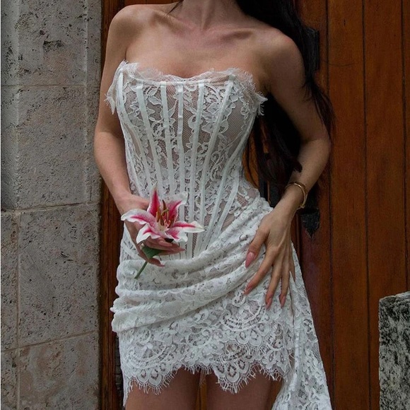 Heiress Beverly Hills 🤍 WHITE LACE CORSET DRAPED MINI DRESS - Picture 3 of 6